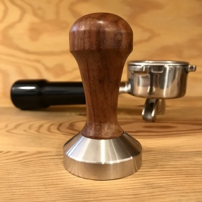 Tamper Kaffia 53 mm plochý orech